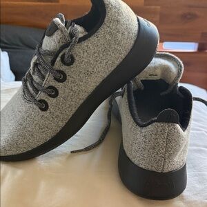 Allbirds Women's Gray and Black Athletic Shoes